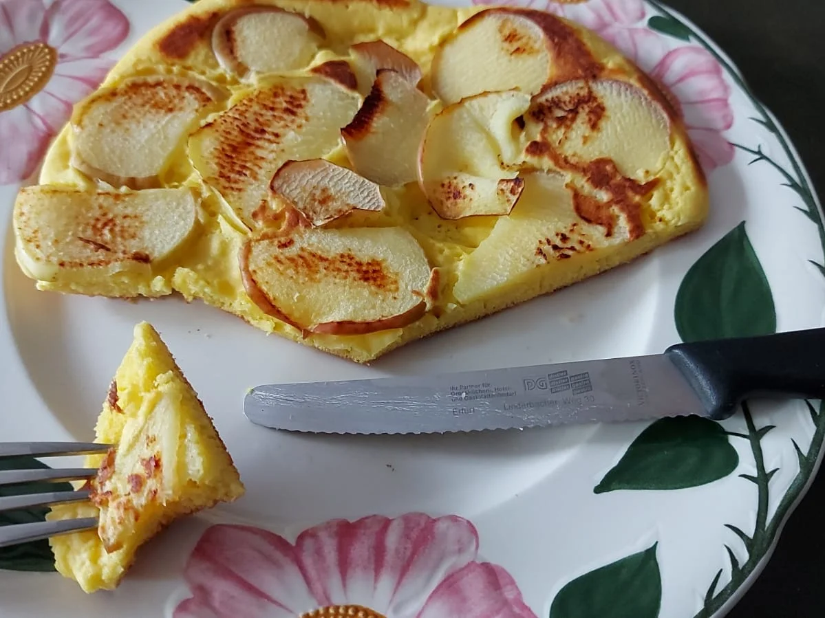 Eierkuchen mit Apfelscheiben - Rezept - Bild Nr. 14183