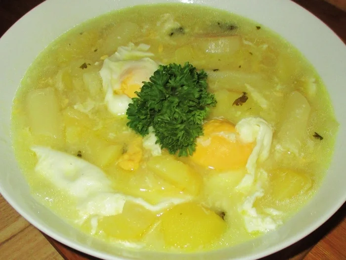Rezept: Spargel-Kartoffelsüppchen mit verlorenen Eiern - Resteverwertung Bild Nr. 2 Spargel-Kartoffelsüppchen mit verlorenen Eiern - Resteverwertung - Rezept - Bild Nr. 2