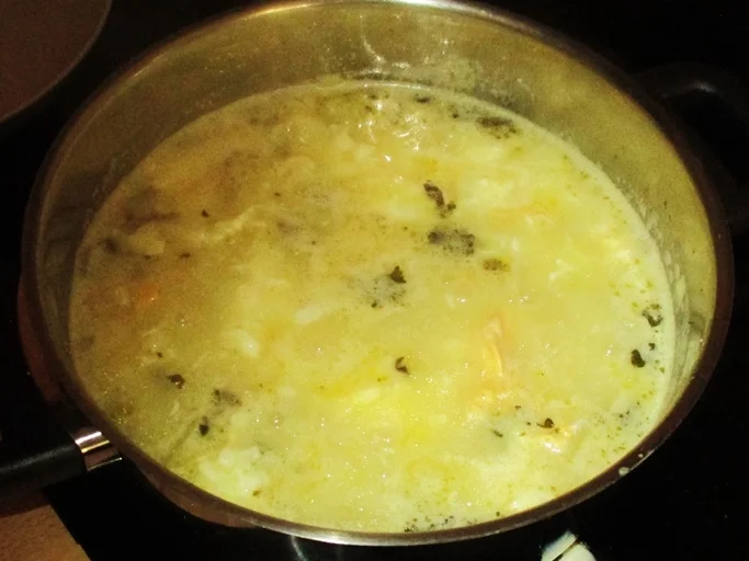 Rezept: Spargel-Kartoffelsüppchen mit verlorenen Eiern - Resteverwertung Bild Nr. 3 Spargel-Kartoffelsüppchen mit verlorenen Eiern - Resteverwertung - Rezept - Bild Nr. 3