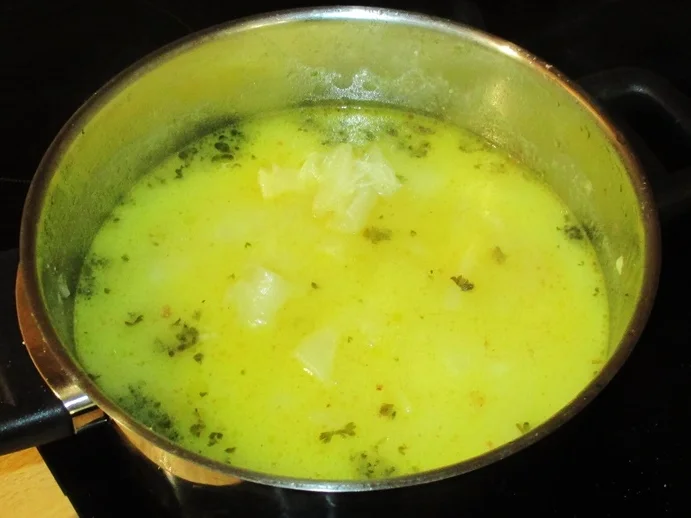 Rezept: Spargel-Kartoffelsüppchen mit verlorenen Eiern - Resteverwertung Bild Nr. 4 Spargel-Kartoffelsüppchen mit verlorenen Eiern - Resteverwertung - Rezept - Bild Nr. 4