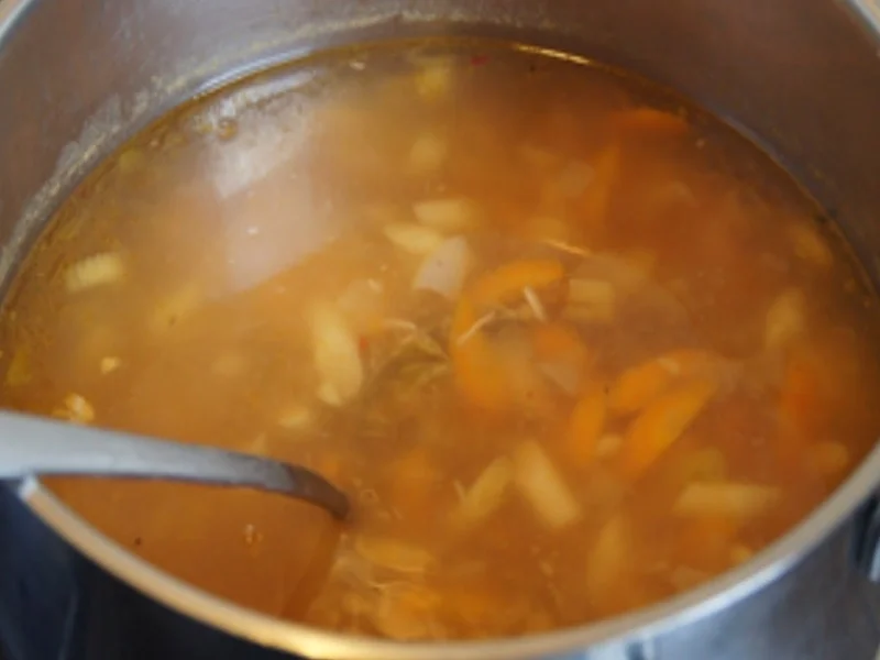 Einfache Hühnersuppe mit Mini-Spargel und Bund-Möhren - Rezept - Bild Nr. 17