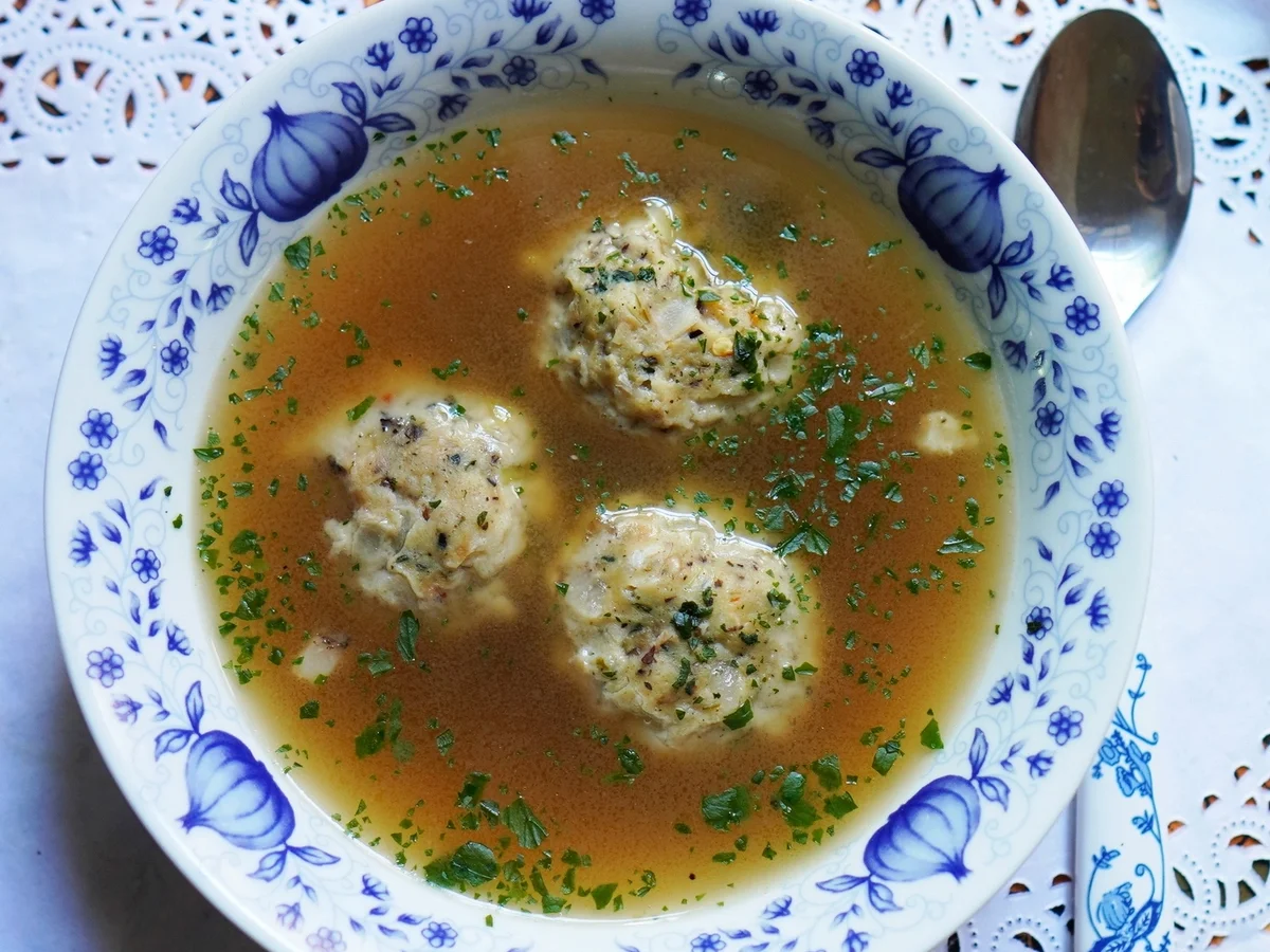 Kräftige, schwäbische Brezenknödelsuppe - Rezept - Bild Nr. 14182