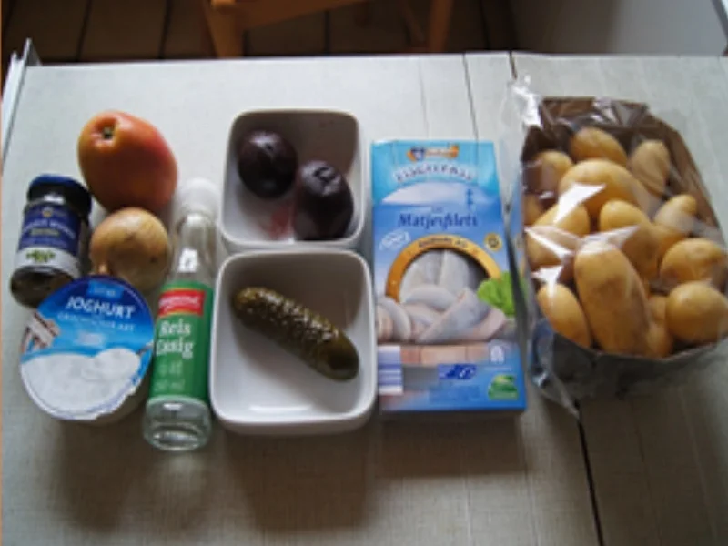 Rote-Bete-Matjessalat mit griechischen Joghurt und Pellkartoffel-Drillingen - Rezept - Bild Nr. 3