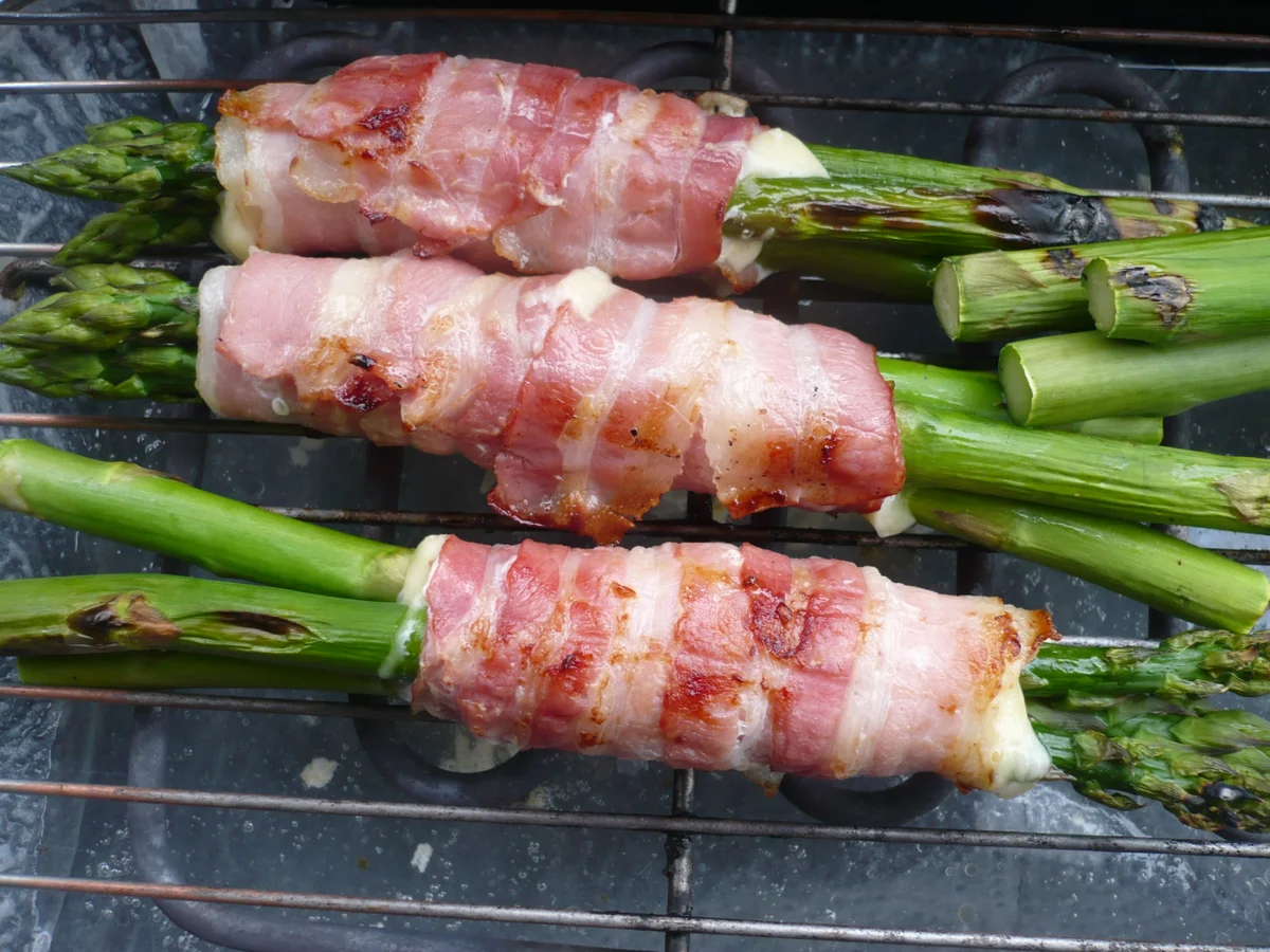 Rezept: Grüner Spargel mit Speck und Käse Bild Nr. 2 Grüner Spargel mit Speck und Käse - Rezept - Bild Nr. 2
