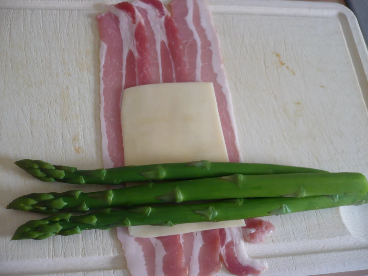 Rezept: Grüner Spargel mit Speck und Käse Bild Nr. 4 Grüner Spargel mit Speck und Käse - Rezept - Bild Nr. 4