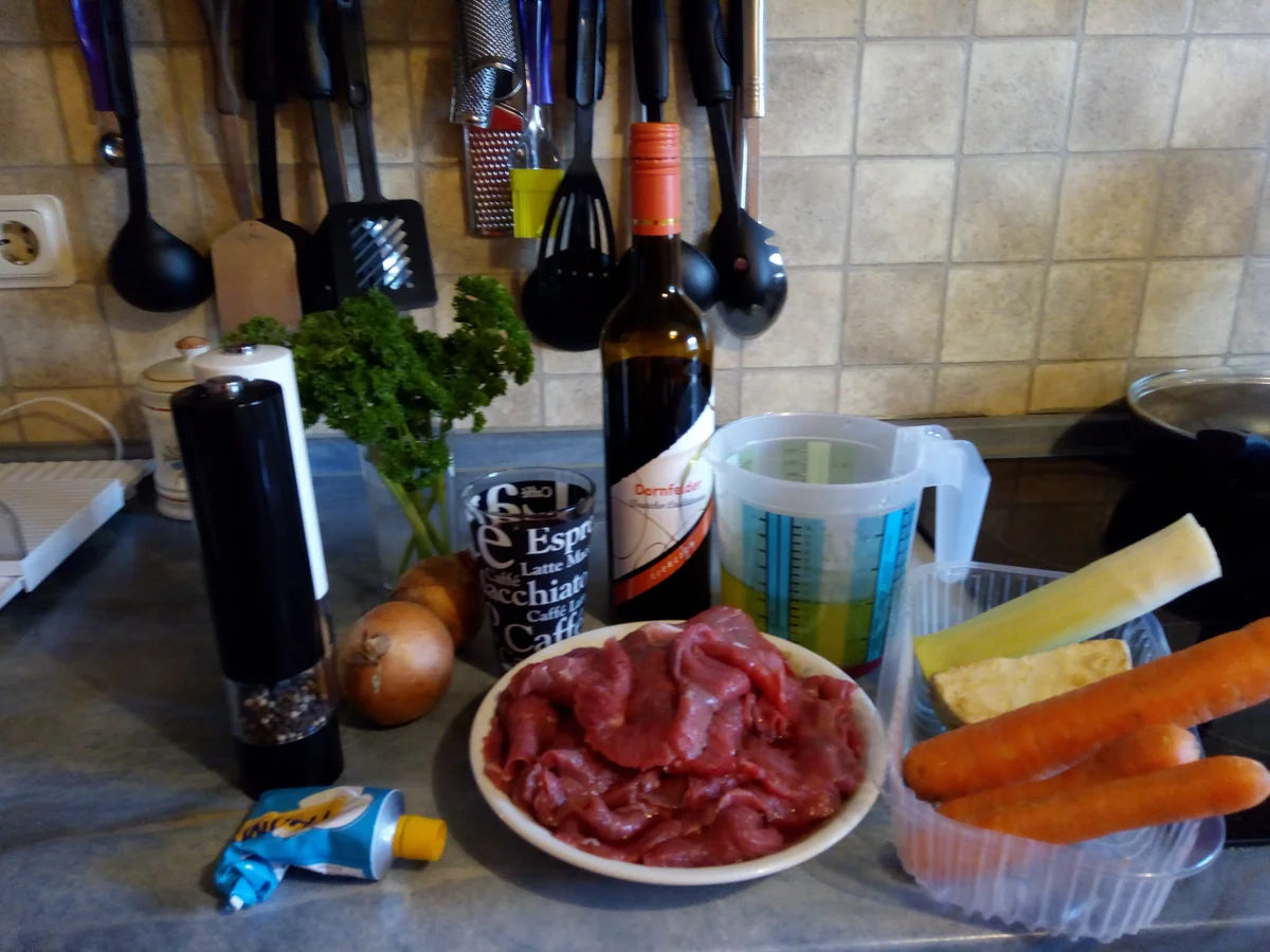 Rezept: Rouladen , weißer Spargel mit Beilagen zur kochbar Challenge Juni 2021 Bild Nr. 14204 Rouladen , weißer Spargel mit Beilagen zur kochbar Challenge Juni 2021 - Rezept - Bild Nr. 14204