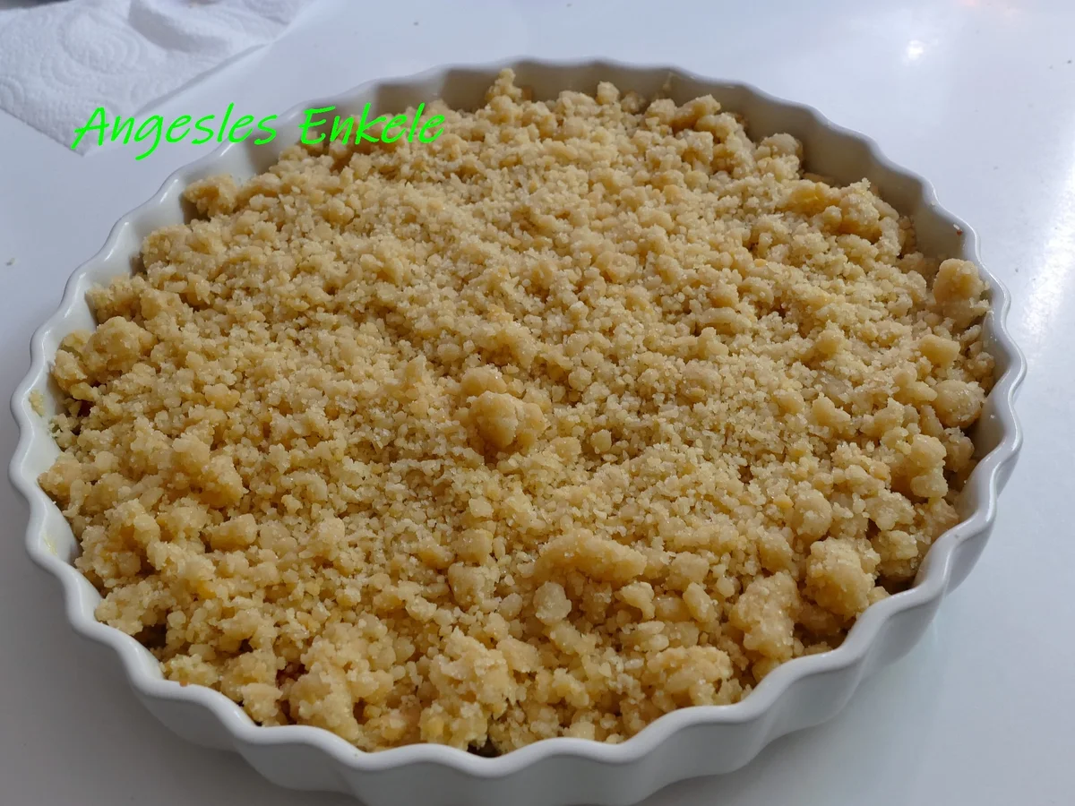 Marzipan-Crumble mit marinierten Erdbeeren - Rezept - Bild Nr. 14218