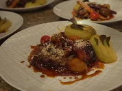 Kalbschmorbraten, Lorbeerkartoffeln und glasierte Möhren - Rezept - Bild Nr. 14212