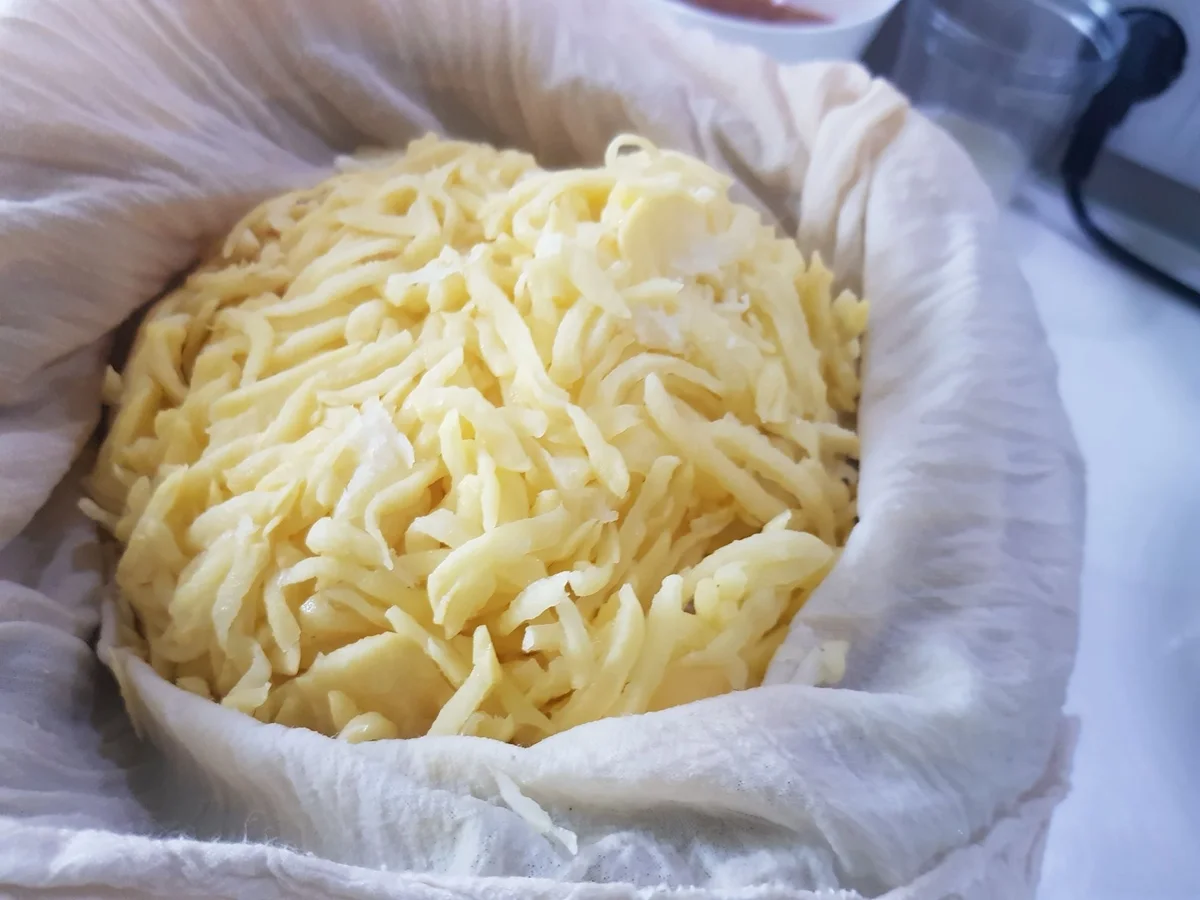 Kartoffel-"Cordon bleu" mit Rote Bete-Salat und Meerrettich-Creme - Rezept - Bild Nr. 14231