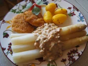 Spargel mit pikanter Sauce, Mini-Knusper-Schnitzel und Kümmel-Drillingen - Rezept - Bild Nr. 14239