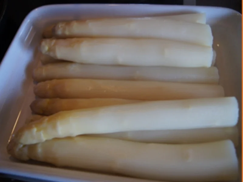 Spargel mit pikanter Sauce, Mini-Knusper-Schnitzel und Kümmel-Drillingen - Rezept - Bild Nr. 14244