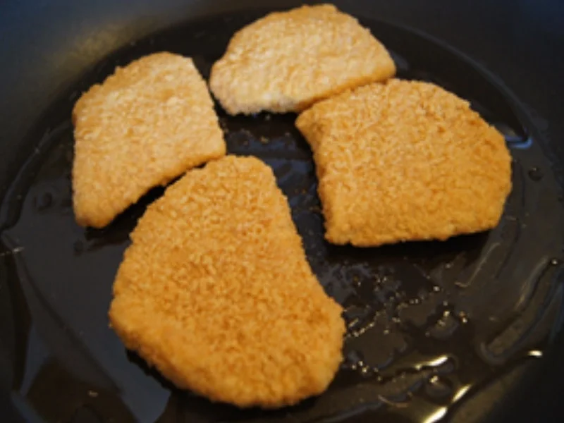 Spargel mit pikanter Sauce, Mini-Knusper-Schnitzel und Kümmel-Drillingen - Rezept - Bild Nr. 14251