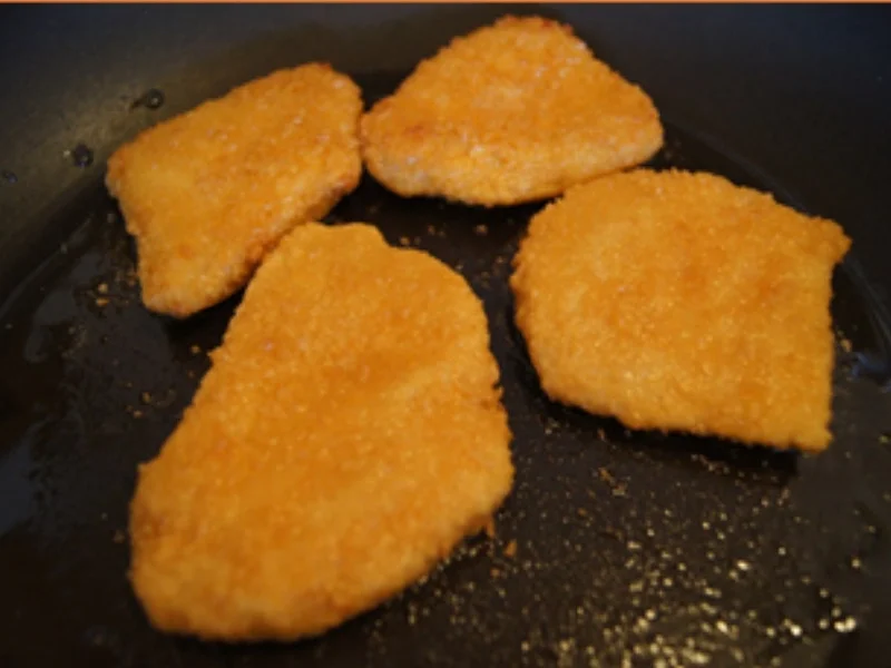 Spargel mit pikanter Sauce, Mini-Knusper-Schnitzel und Kümmel-Drillingen - Rezept - Bild Nr. 14252