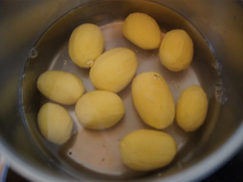 Spargel mit pikanter Sauce, Mini-Knusper-Schnitzel und Kümmel-Drillingen - Rezept - Bild Nr. 14253