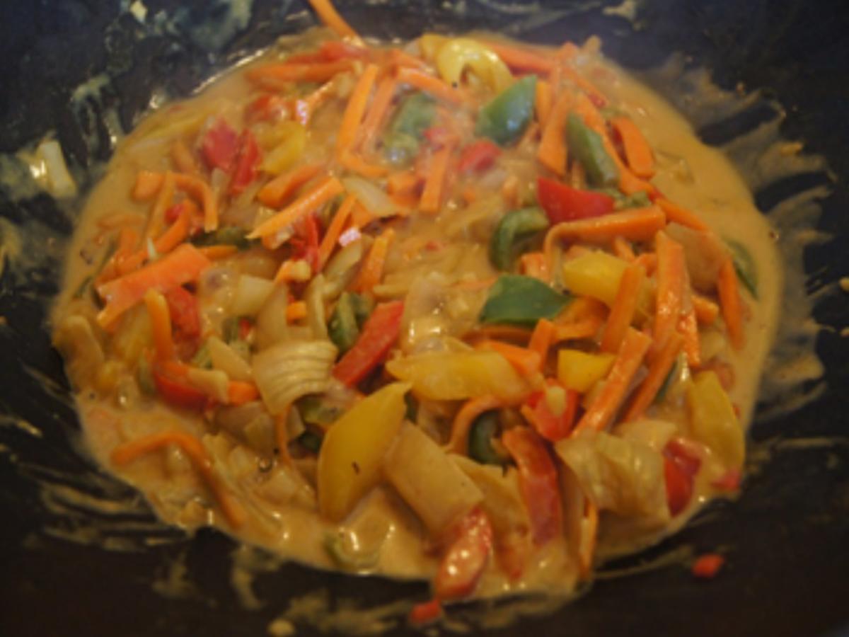 Kalbsbratwurst mit Möhren Paprika Rahm Gemüse aus dem Wok - schnell ...