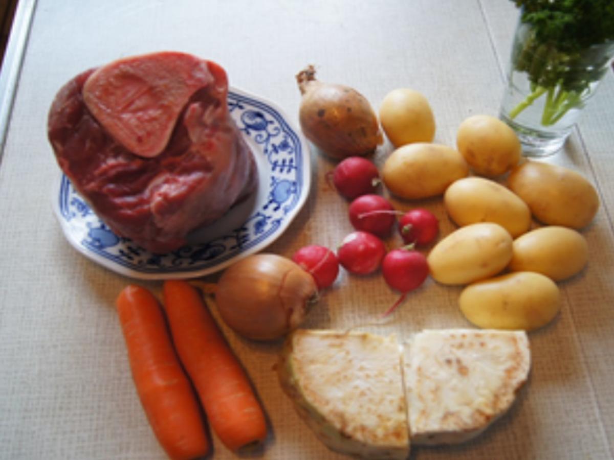 Kalbshaxe mit Sauce und Kartoffel-Radieschen-Salat - Rezept - Bild Nr. 3