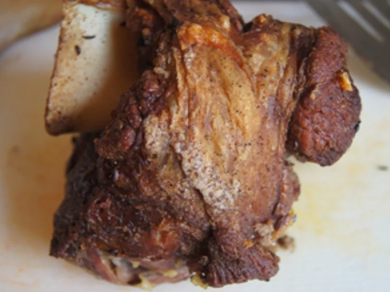 Rezept: Kalbshaxe mit Sauce und Kartoffel-Radieschen-Salat Bild Nr. 11 Kalbshaxe mit Sauce und Kartoffel-Radieschen-Salat - Rezept - Bild Nr. 11