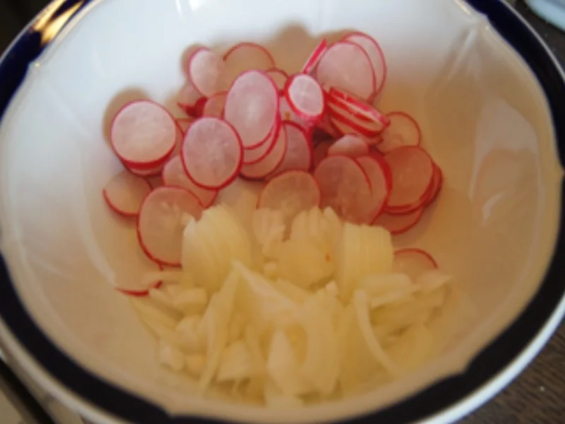 Rezept: Kalbshaxe mit Sauce und Kartoffel-Radieschen-Salat Bild Nr. 16 Kalbshaxe mit Sauce und Kartoffel-Radieschen-Salat - Rezept - Bild Nr. 16