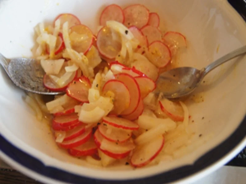 Rezept: Kalbshaxe mit Sauce und Kartoffel-Radieschen-Salat Bild Nr. 17 Kalbshaxe mit Sauce und Kartoffel-Radieschen-Salat - Rezept - Bild Nr. 17