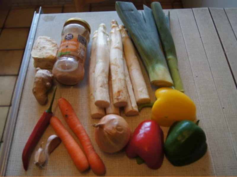 Rezept: Hühnersuppe mit Gemüsemix Bild Nr. 3 Hühnersuppe mit Gemüsemix - Rezept - Bild Nr. 3