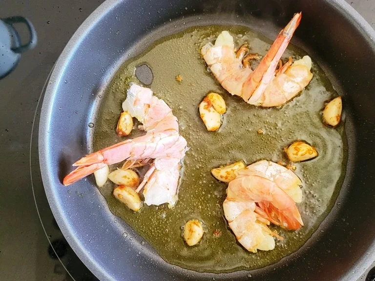 Schwarzer Sepia Reis mit Garnelen - kulinarische Weltreise - Rezept - Bild Nr. 14251