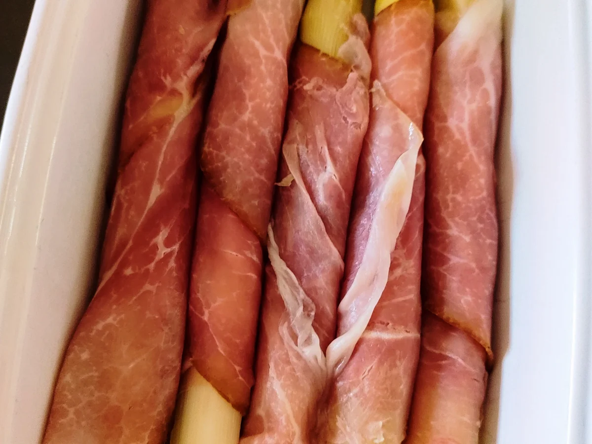 Rezept: Spargelgratineé mit Dinkelsauerteigwaffeln und Lachs Bild Nr. 4 Spargelgratineé mit Dinkelsauerteigwaffeln und Lachs - Rezept - Bild Nr. 4