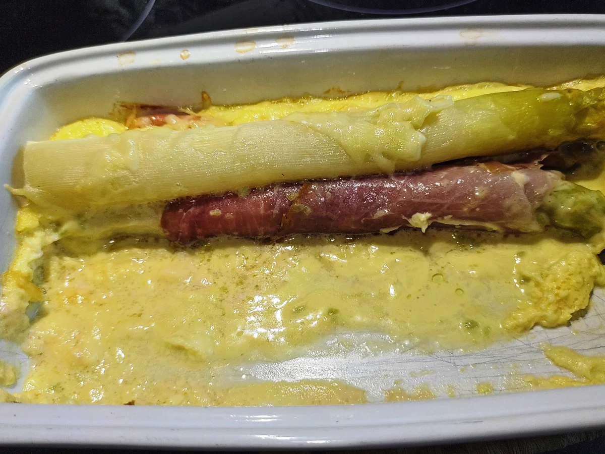 Rezept: Spargelgratineé mit Dinkelsauerteigwaffeln und Lachs Bild Nr. 8 Spargelgratineé mit Dinkelsauerteigwaffeln und Lachs - Rezept - Bild Nr. 8