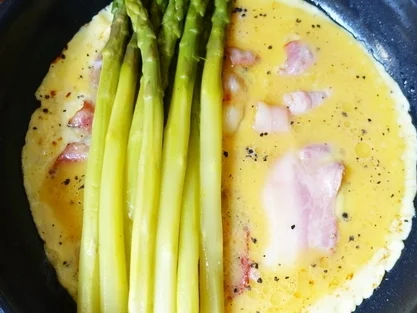 Omelette mit grünem Spargel und Bacon - Rezept - Bild Nr. 14243