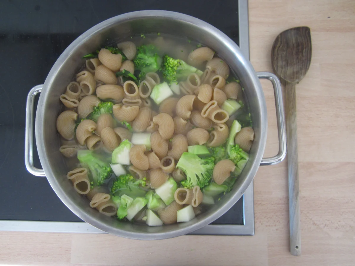 Nudelauflauf mit Hummus und Gemüse - Rezept - Bild Nr. 14251