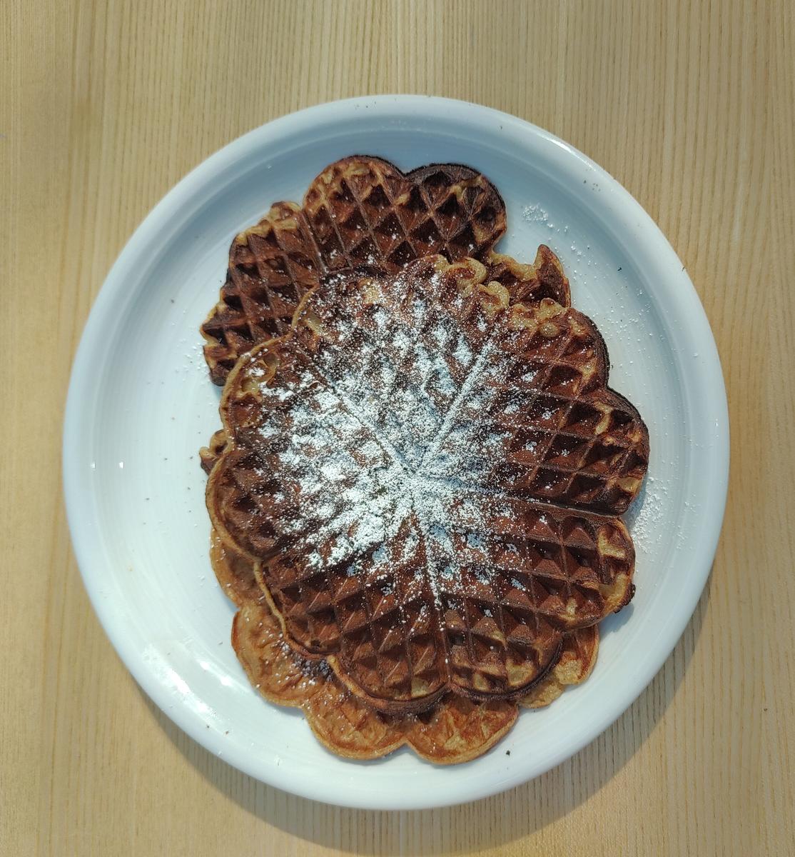 Waffeln mit Bananen aus Dinkelsauerteig - Rezept - Bild Nr. 14245