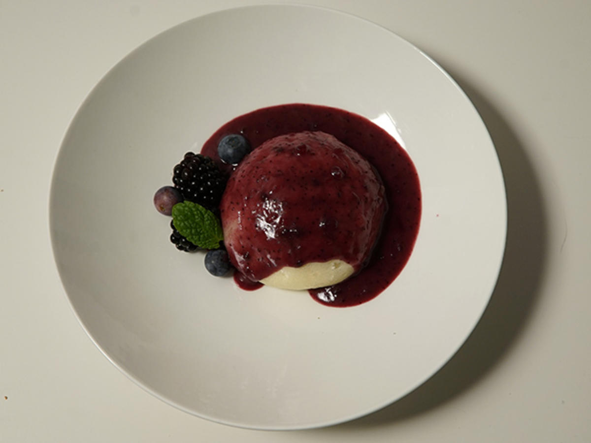 Polnische Dampfklöße mit Heidelbeersoße - von Das perfekte Dinner