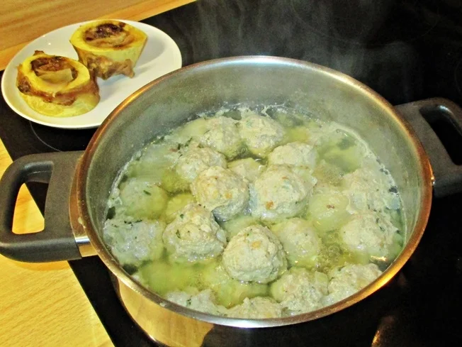 Rezept: Rinderhackbällchen in Spargelsoße Bild Nr. 5 Rinderhackbällchen in Spargelsoße - Rezept - Bild Nr. 5