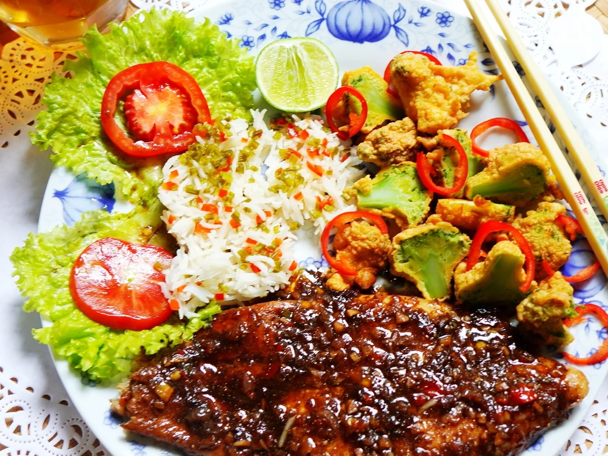 Süß-saures Fischfilet mit Brokkoli und Mandarin-Blütenreis - Rezept - Bild Nr. 2