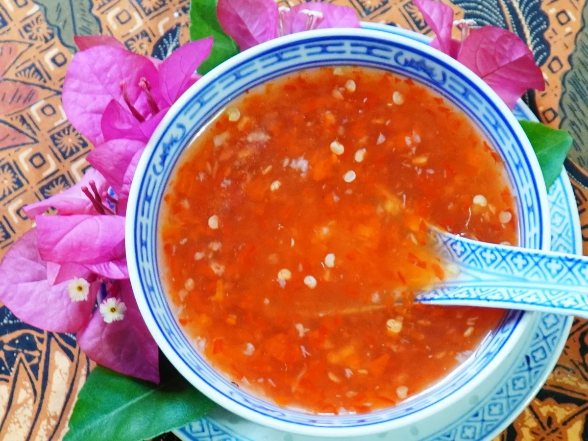 Thailändische, rote Süß-Sauer-Scharfe Sauce -Naam Jim Priau Wan - Rezept - Bild Nr. 14242