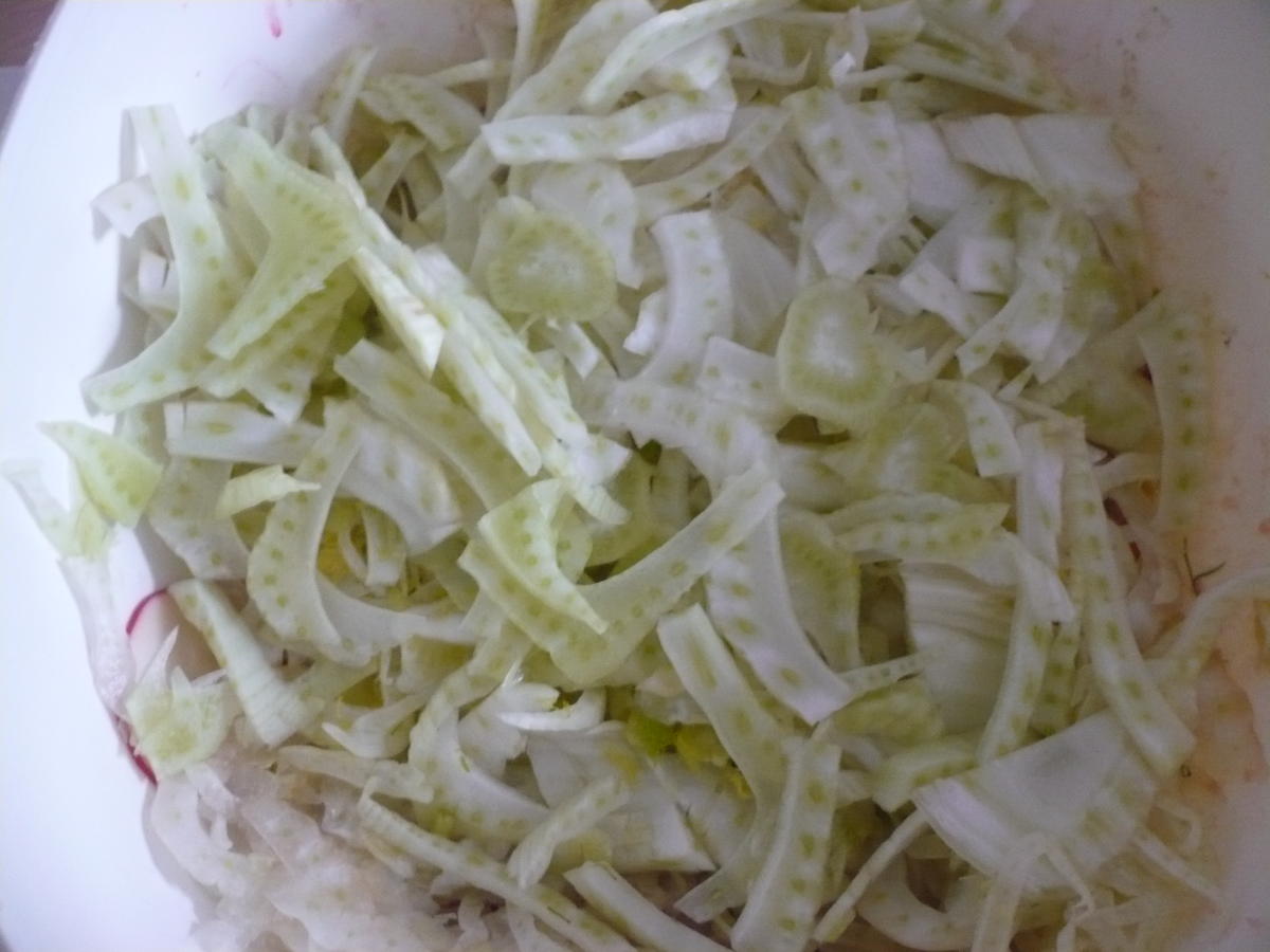 Fenchel - Radieschen - Salat mit geräucherter Forelle - Rezept - Bild Nr. 8