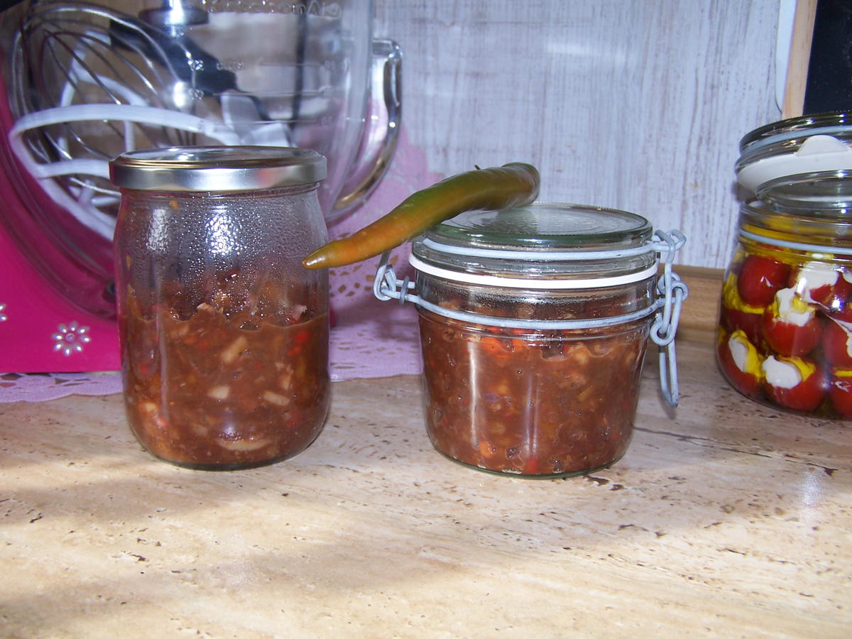 Fruchtig-scharfes Rhabarber-Chutney - Rezept - kochbar.de