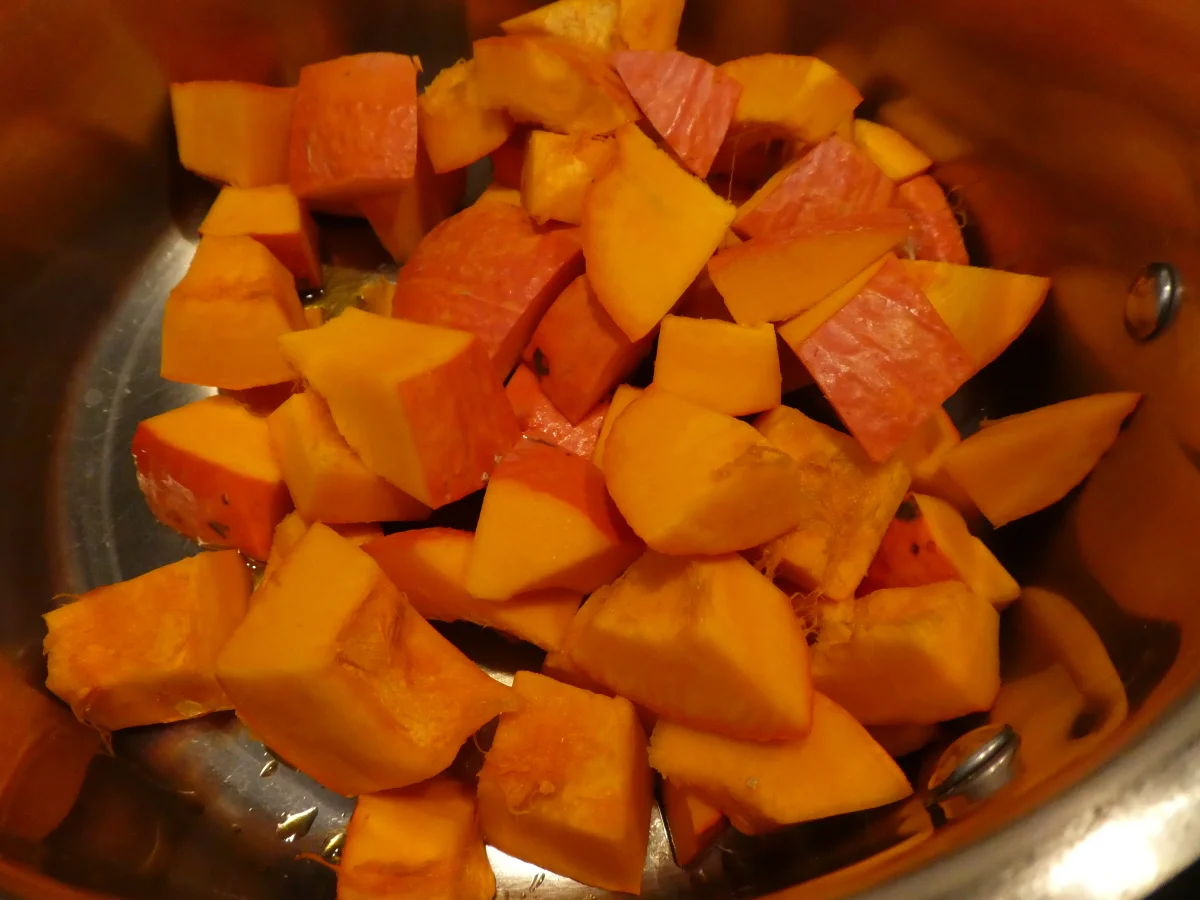 Rezept: Hokkaido-Suppe mit gebratenem Spargel Bild Nr. 3 Hokkaido-Suppe mit gebratenem Spargel - Rezept - Bild Nr. 3