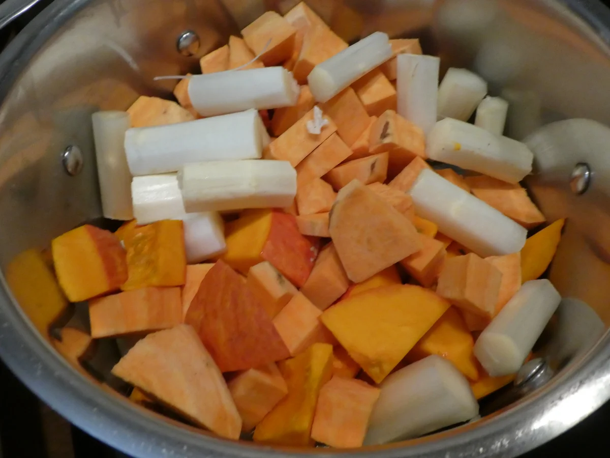 Rezept: Hokkaido-Suppe mit gebratenem Spargel Bild Nr. 5 Hokkaido-Suppe mit gebratenem Spargel - Rezept - Bild Nr. 5