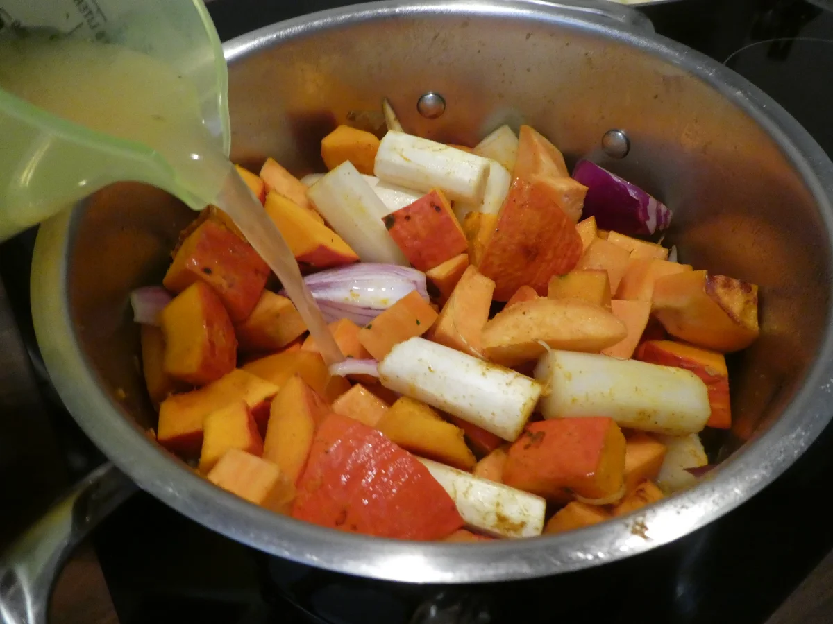 Rezept: Hokkaido-Suppe mit gebratenem Spargel Bild Nr. 7 Hokkaido-Suppe mit gebratenem Spargel - Rezept - Bild Nr. 7