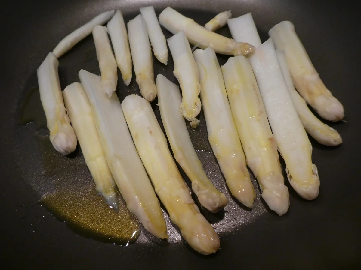 Rezept: Hokkaido-Suppe mit gebratenem Spargel Bild Nr. 14 Hokkaido-Suppe mit gebratenem Spargel - Rezept - Bild Nr. 14