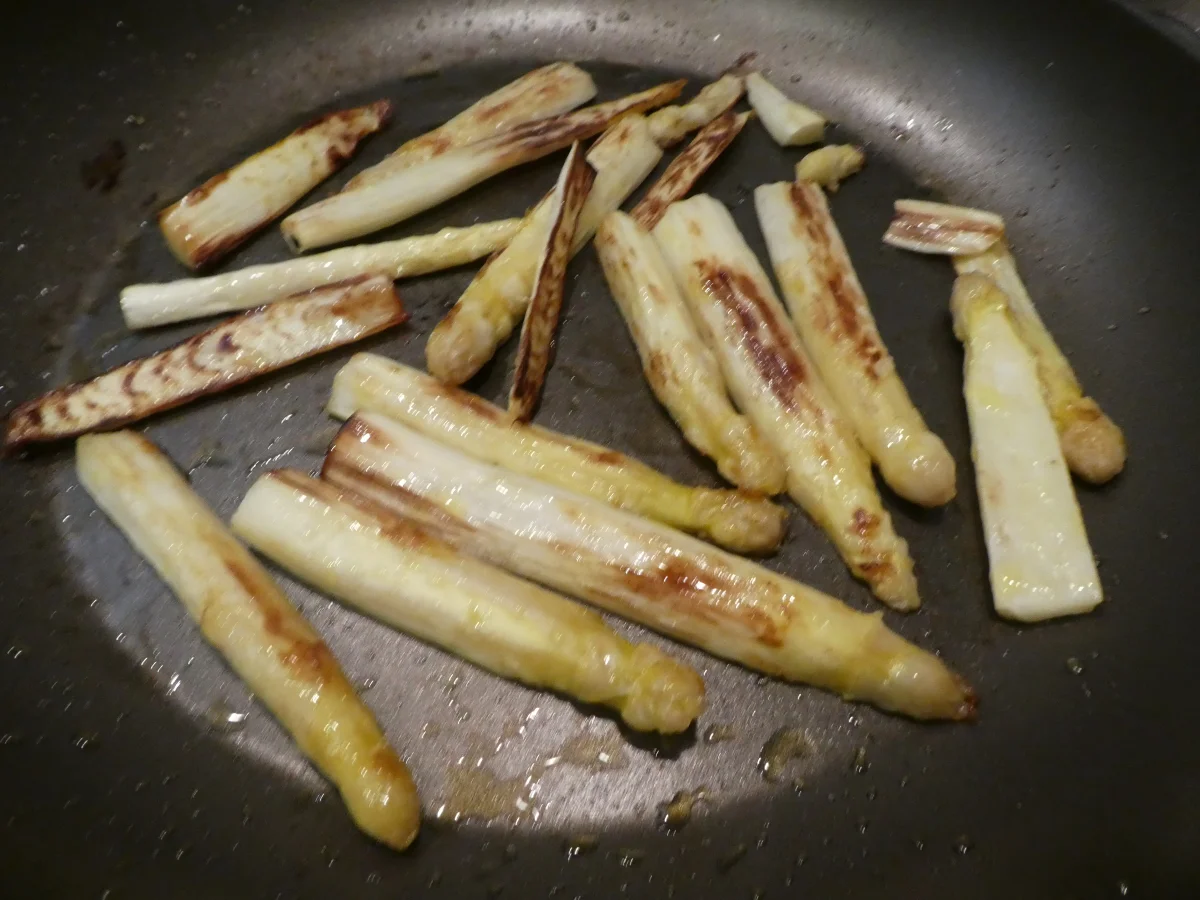 Rezept: Hokkaido-Suppe mit gebratenem Spargel Bild Nr. 15 Hokkaido-Suppe mit gebratenem Spargel - Rezept - Bild Nr. 15