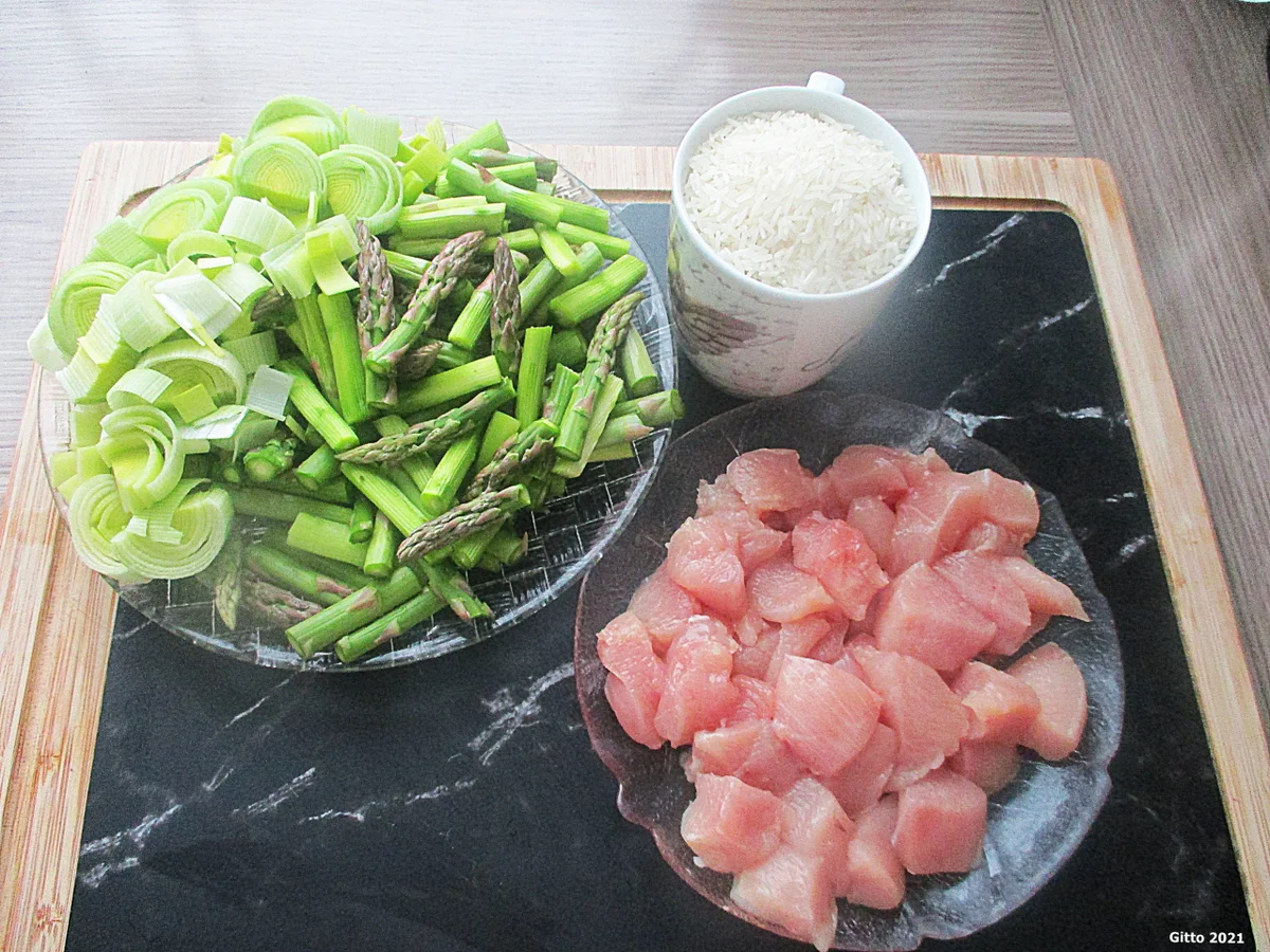 Rezept: Hühner Frikassee mit grünem Spargel, begleitet von würzigem Curryreis Bild Nr. 14254 Hühner Frikassee mit grünem Spargel, begleitet von würzigem Curryreis - Rezept - Bild Nr. 14254