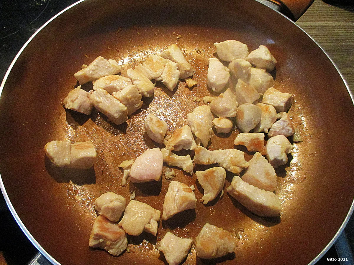 Rezept: Hühner Frikassee mit grünem Spargel, begleitet von würzigem Curryreis Bild Nr. 14257 Hühner Frikassee mit grünem Spargel, begleitet von würzigem Curryreis - Rezept - Bild Nr. 14257