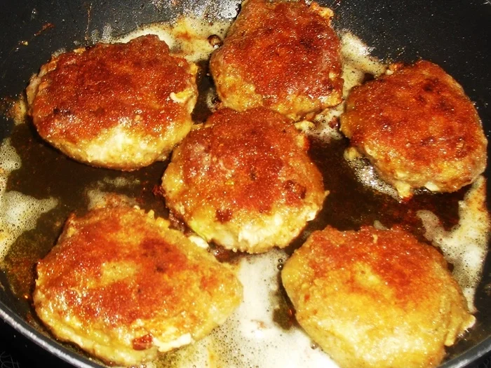 Rezept: Curryboulette im Brötchen Bild Nr. 5 Curryboulette im Brötchen - Rezept - Bild Nr. 5