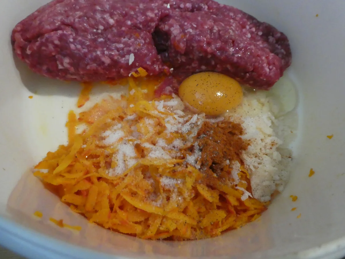 Rezept: Kürbis-Hackbällchen mit Tomaten-Kürbis-Pasta Bild Nr. 14257 Kürbis-Hackbällchen mit Tomaten-Kürbis-Pasta - Rezept - Bild Nr. 14257