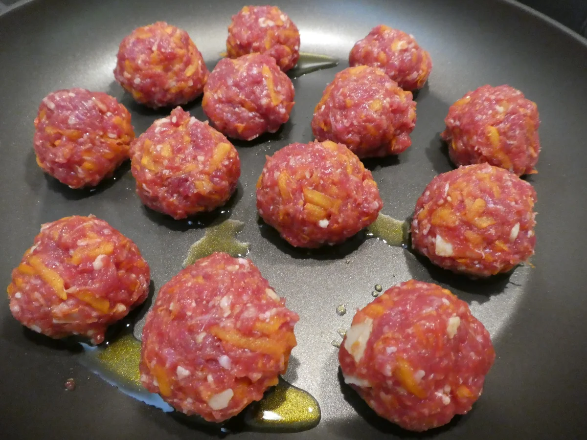 Rezept: Kürbis-Hackbällchen mit Tomaten-Kürbis-Pasta Bild Nr. 14259 Kürbis-Hackbällchen mit Tomaten-Kürbis-Pasta - Rezept - Bild Nr. 14259