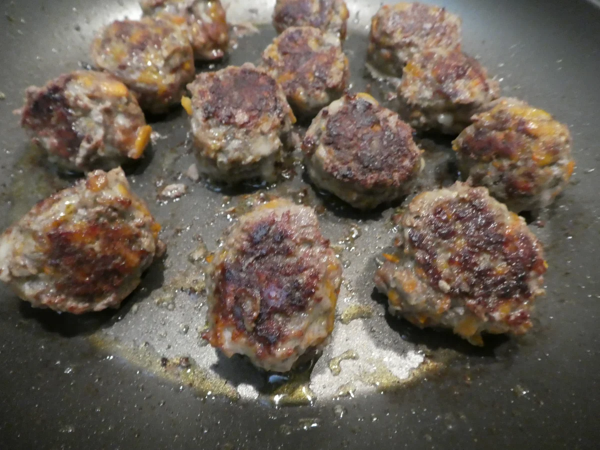 Rezept: Kürbis-Hackbällchen mit Tomaten-Kürbis-Pasta Bild Nr. 14260 Kürbis-Hackbällchen mit Tomaten-Kürbis-Pasta - Rezept - Bild Nr. 14260