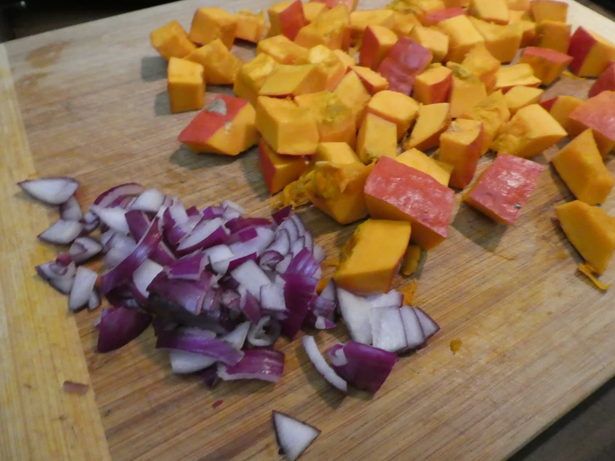 Rezept: Kürbis-Hackbällchen mit Tomaten-Kürbis-Pasta Bild Nr. 14261 Kürbis-Hackbällchen mit Tomaten-Kürbis-Pasta - Rezept - Bild Nr. 14261