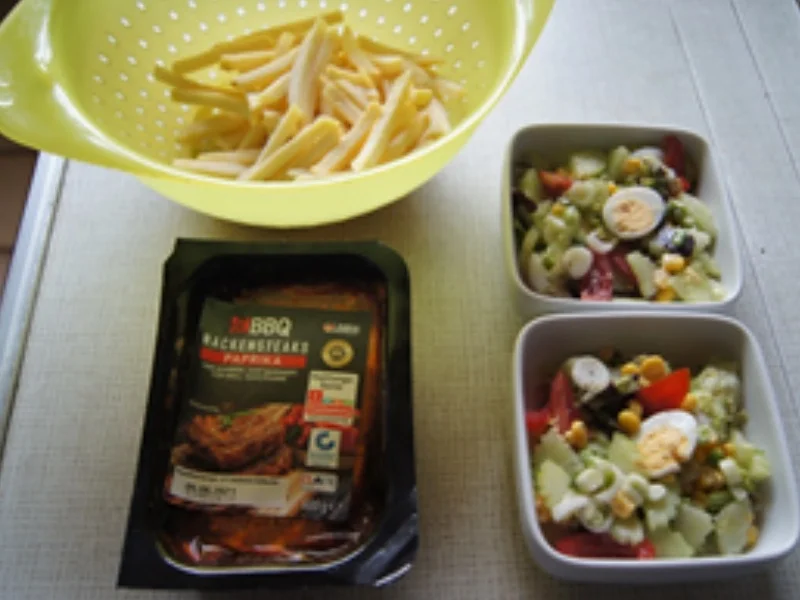 Rezept: Nackensteak mit Pommes Frites und gemischten Salat mit Wachteleiern Bild Nr. 3 Nackensteak mit Pommes Frites und gemischten Salat mit Wachteleiern - Rezept - Bild Nr. 3
