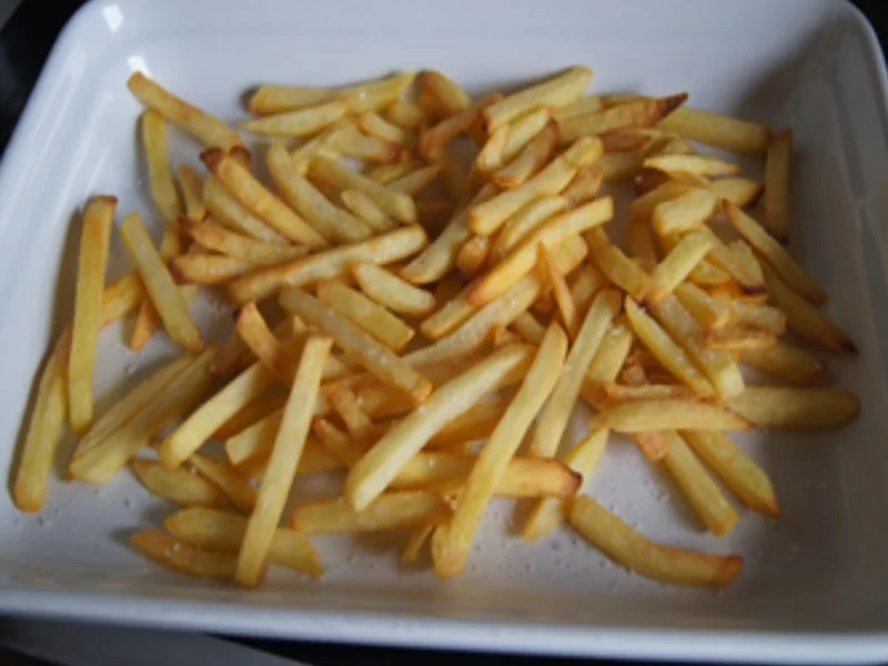 Rezept: Köttbullar mit Pommes Frites und Wildpreiselbeeren Bild Nr. 7 Köttbullar mit Pommes Frites und Wildpreiselbeeren - Rezept - Bild Nr. 7